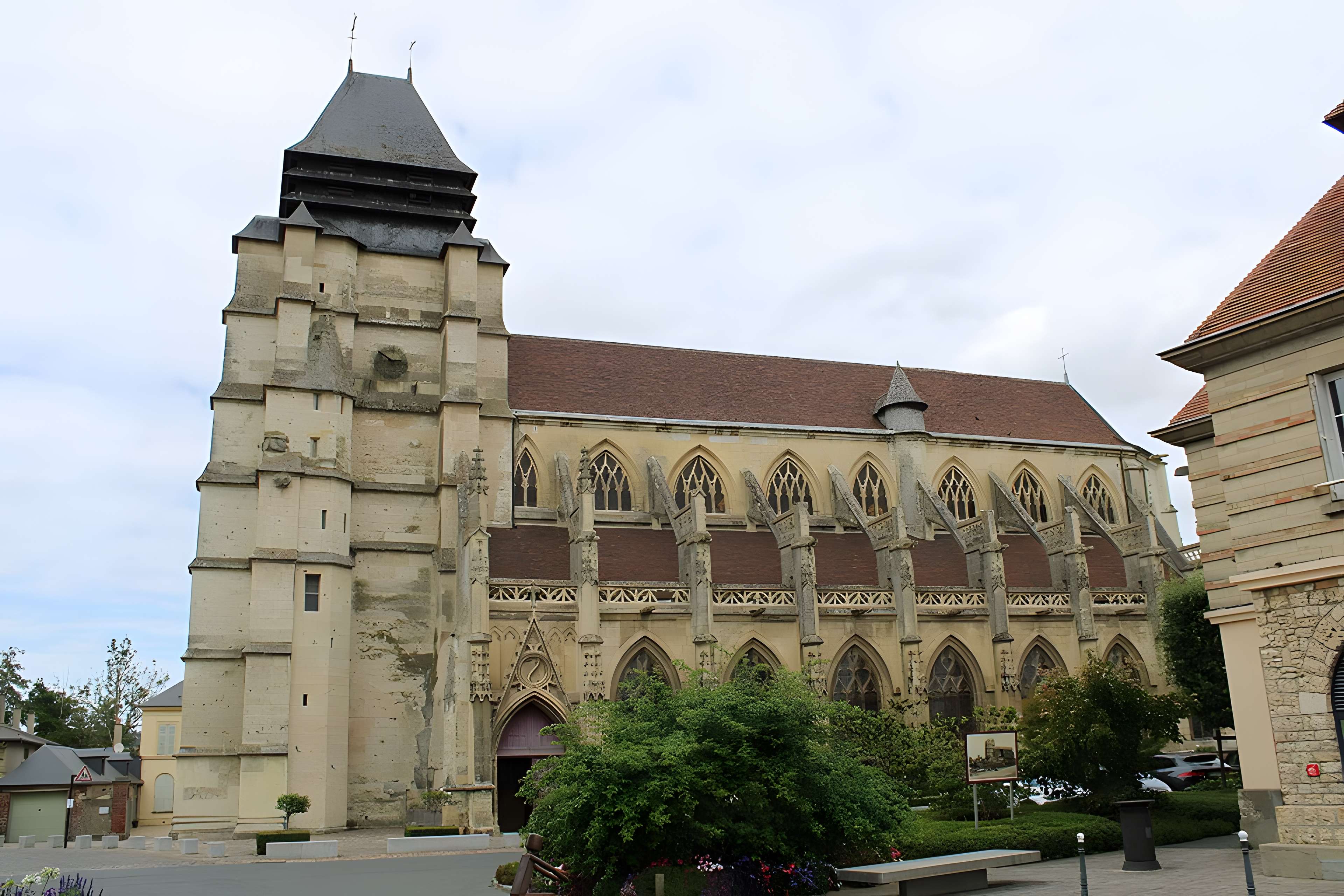 Église Saint-Michel de Pont-l'Évêque