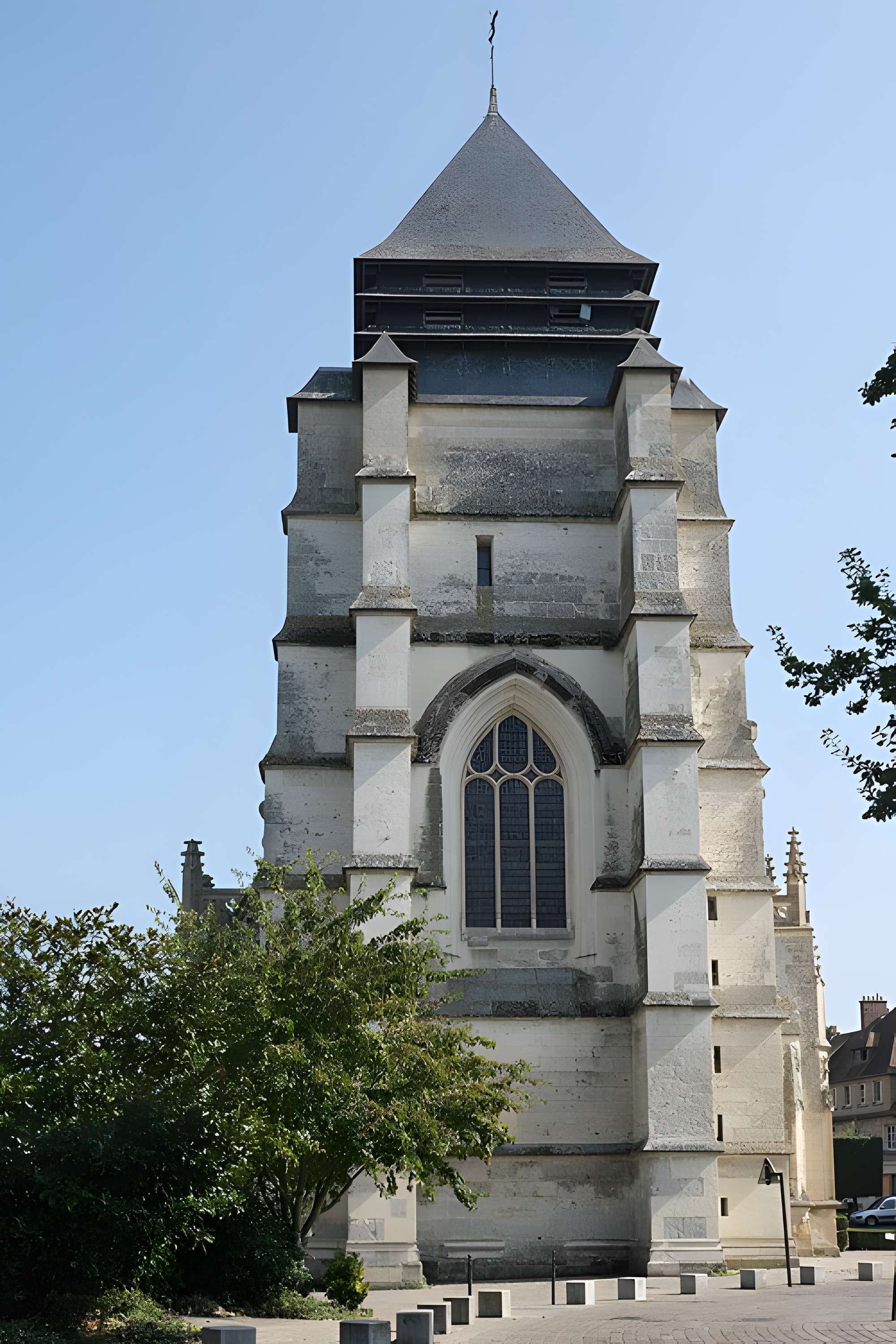 Église Saint-Michel de Pont-l'Évêque