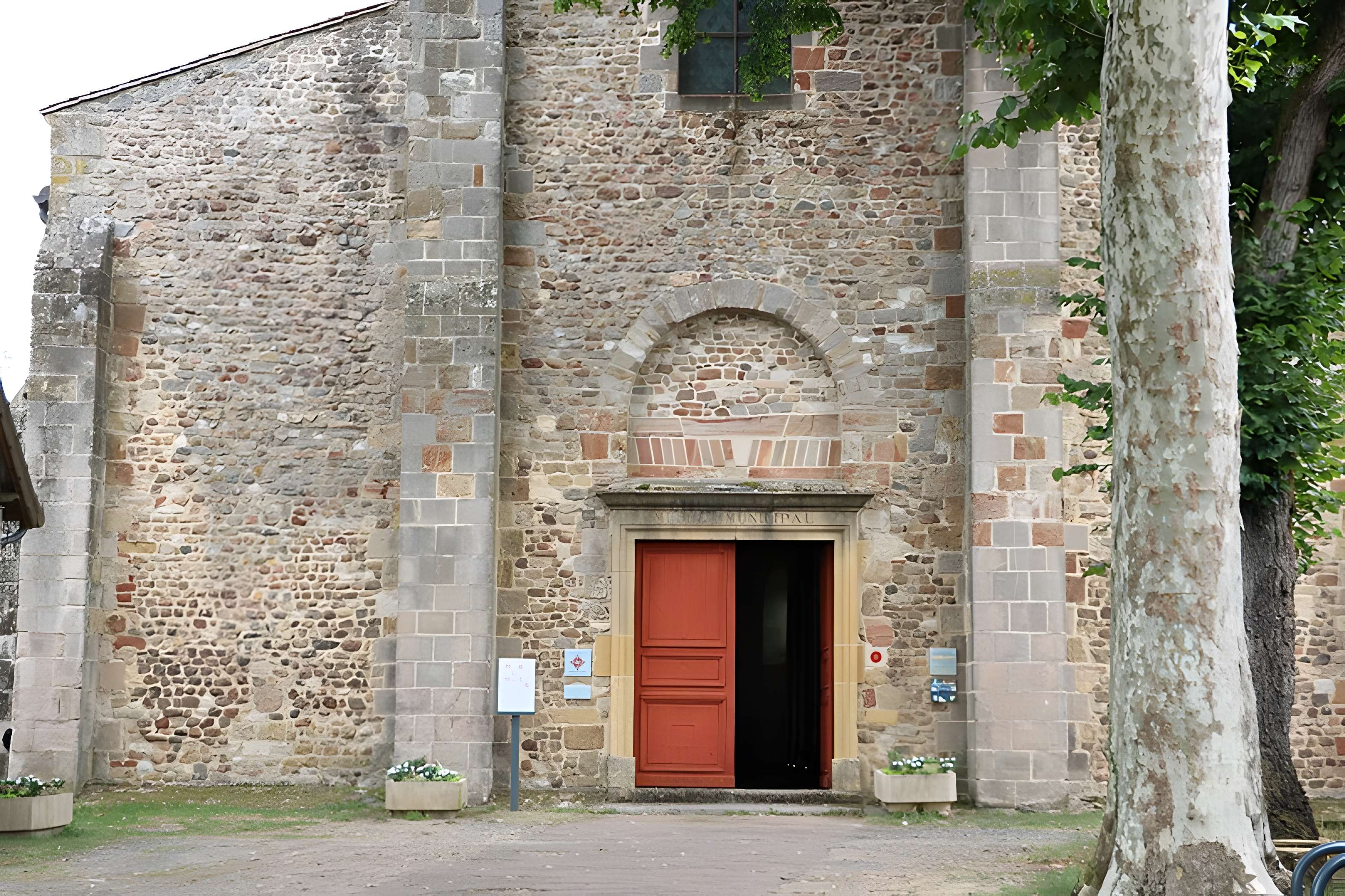 Église Saint-Nazaire de Bourbon-Lancy