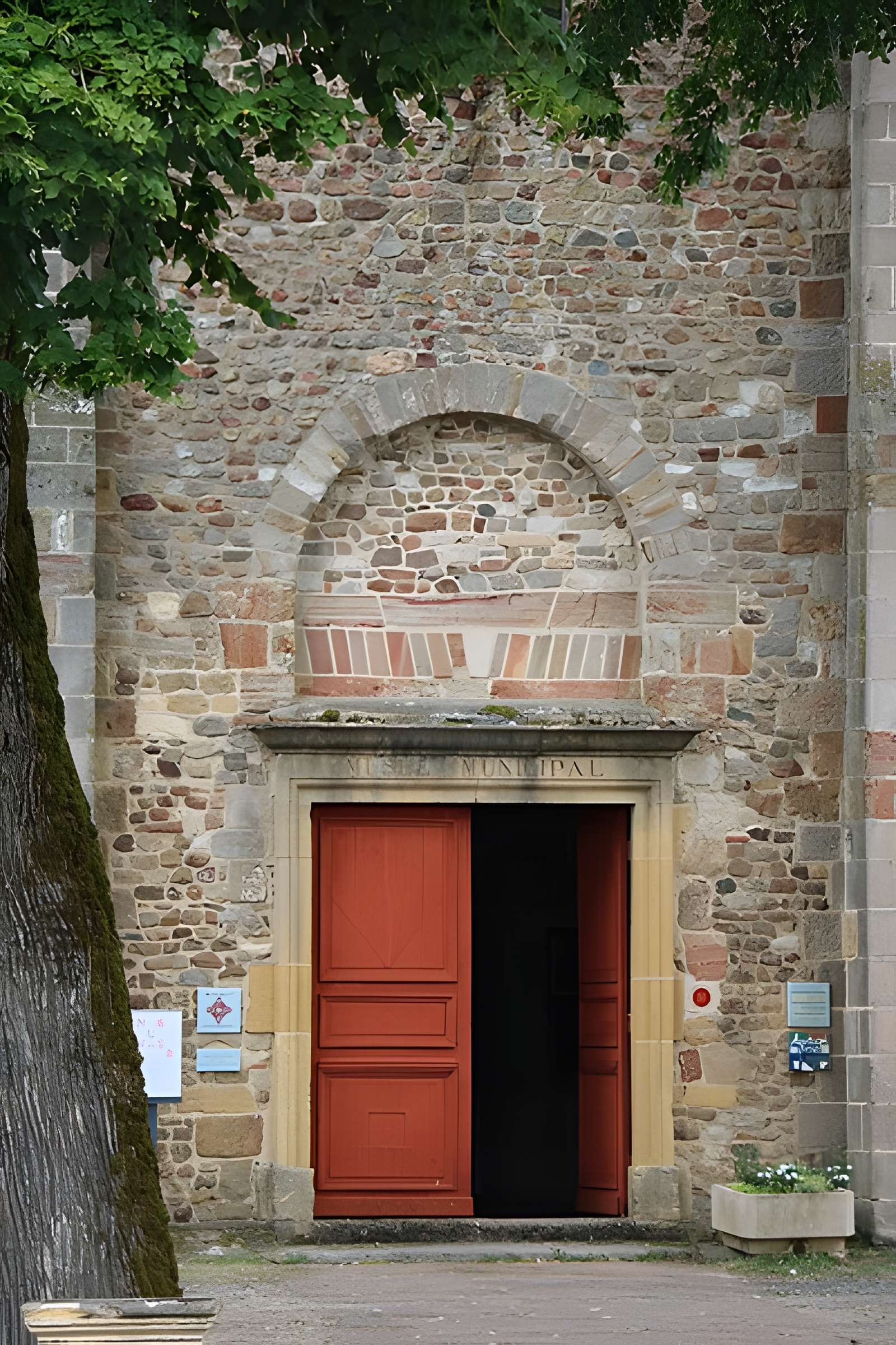 Église Saint-Nazaire de Bourbon-Lancy