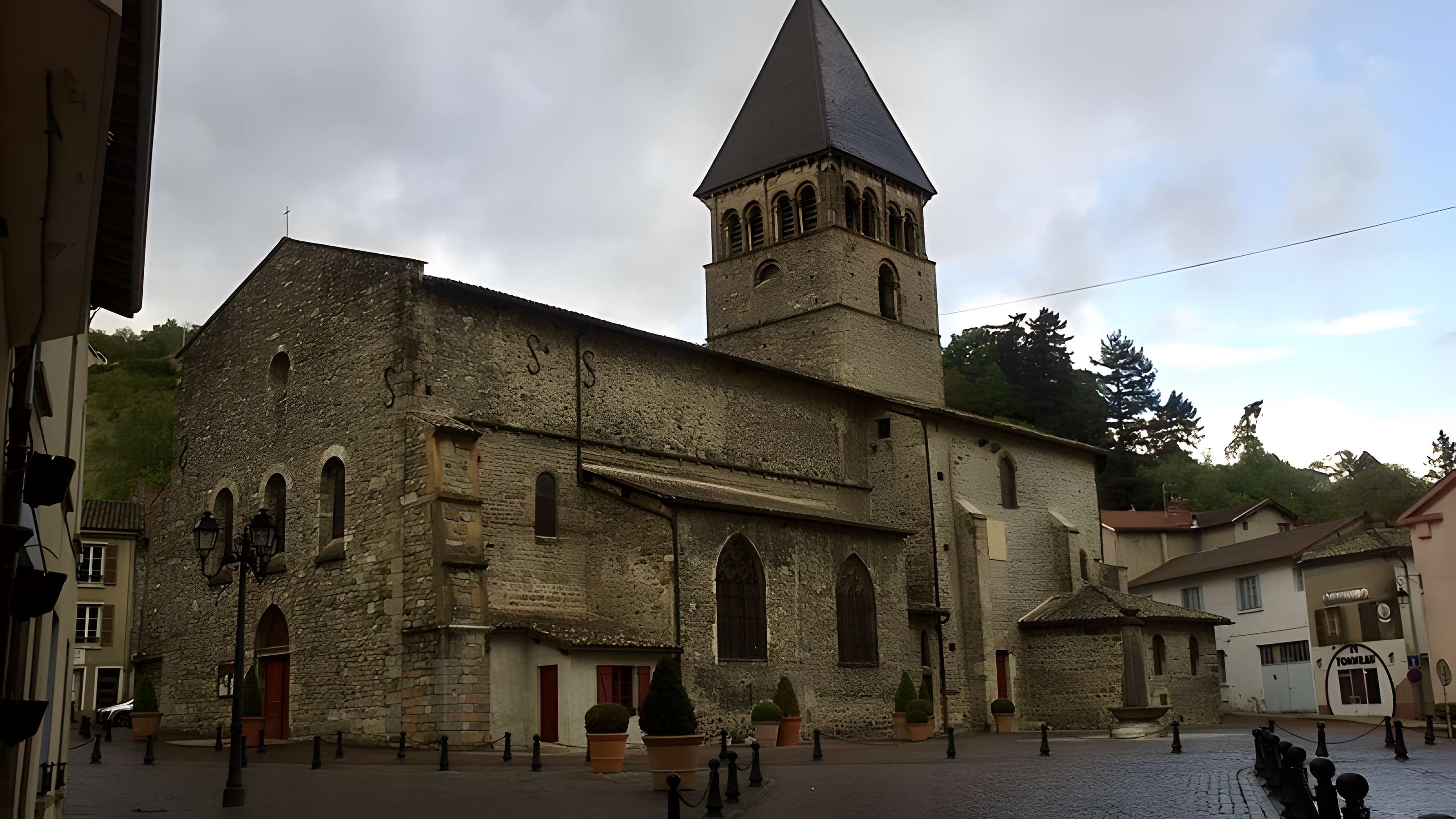 Église Saint-Nicolas de Beaujeu