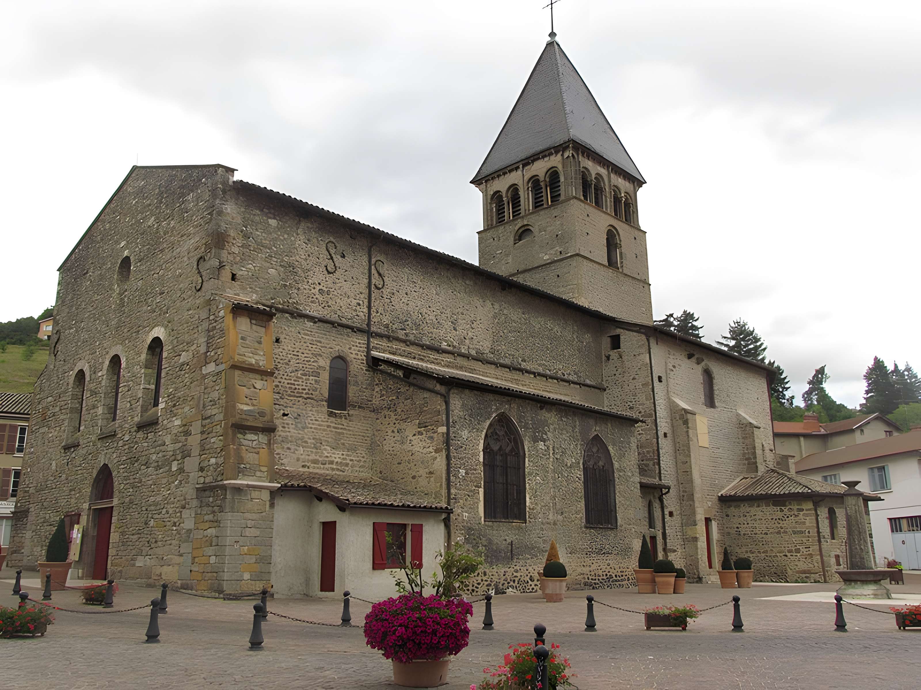 Église Saint-Nicolas de Beaujeu