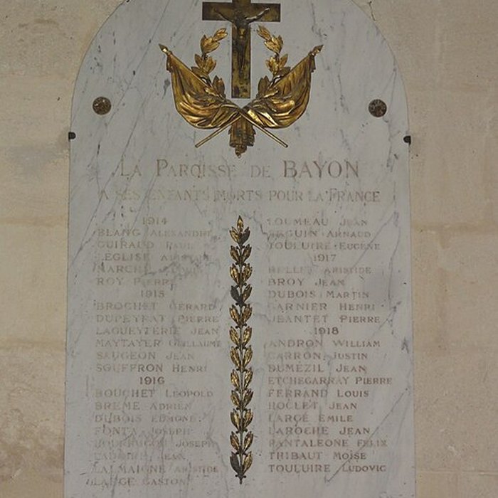 Photo de Bas-relief sculpté à la mémoire des soldats du 363e Régiment dInfanterie