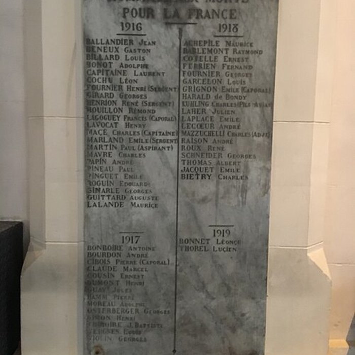 Photo de Bas-relief sculpté à la mémoire des soldats du 363e Régiment dInfanterie