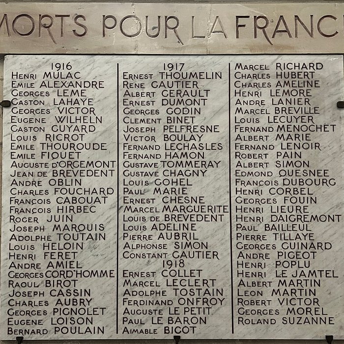 Photo de Bas-relief sculpté à la mémoire des soldats du 363e Régiment dInfanterie