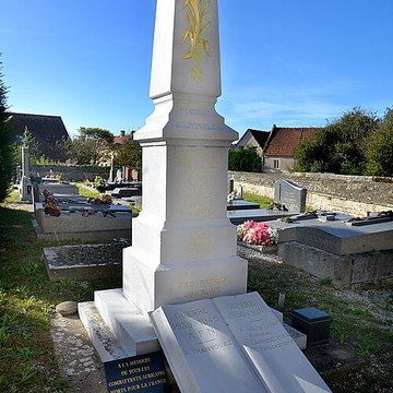 Bas-relief sculpté à la mémoire des soldats du 363e Régiment dInfanterie