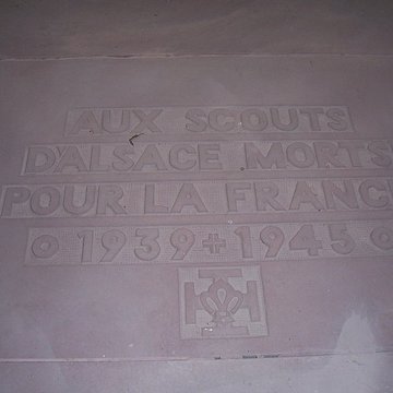 Bas-relief sculpté à la mémoire des soldats du 363e Régiment dInfanterie