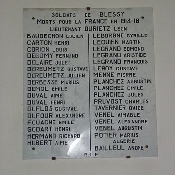 Bas-relief sculpté à la mémoire des soldats du 363e Régiment dInfanterie