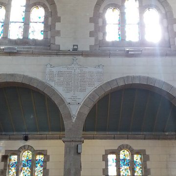Bas-relief sculpté à la mémoire des soldats du 363e Régiment dInfanterie