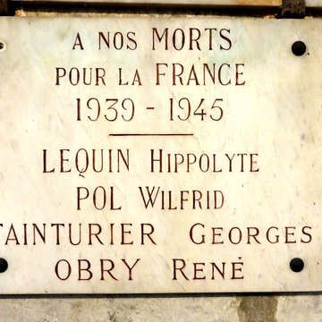 Bas-relief sculpté à la mémoire des soldats du 363e Régiment dInfanterie