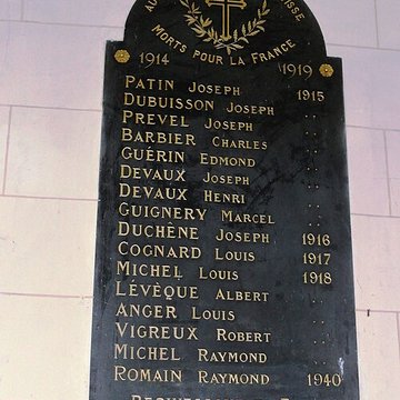 Bas-relief sculpté à la mémoire des soldats du 363e Régiment dInfanterie