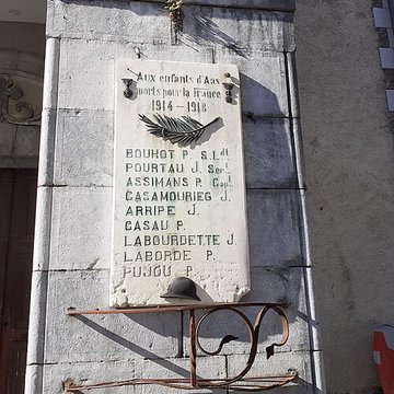 Bas-relief sculpté à la mémoire des soldats du 363e Régiment dInfanterie