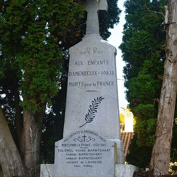 Bas-relief sculpté à la mémoire des soldats du 363e Régiment dInfanterie