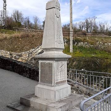 Bas-relief sculpté à la mémoire des soldats du 363e Régiment dInfanterie