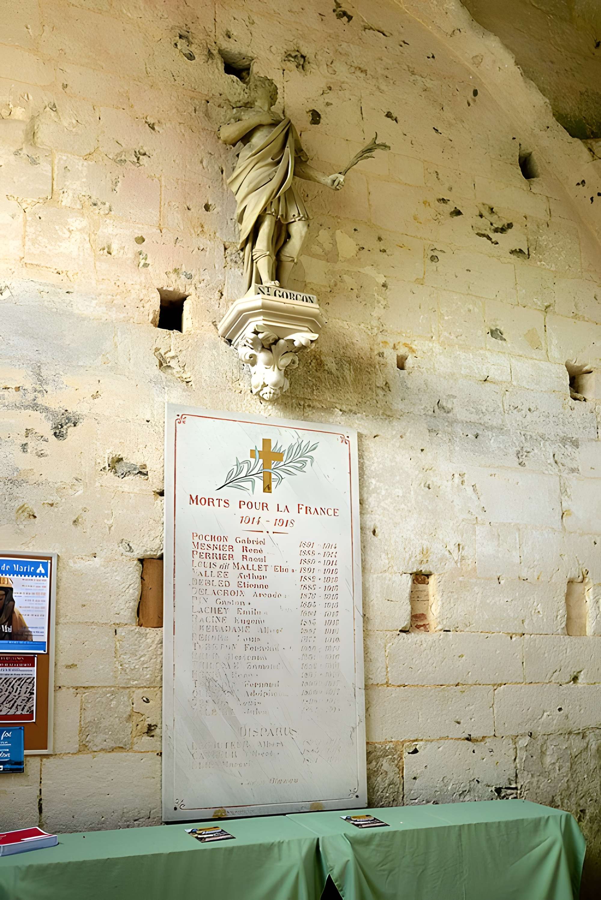 Bas-relief sculpté à la mémoire des soldats du 363e Régiment d'Infanterie