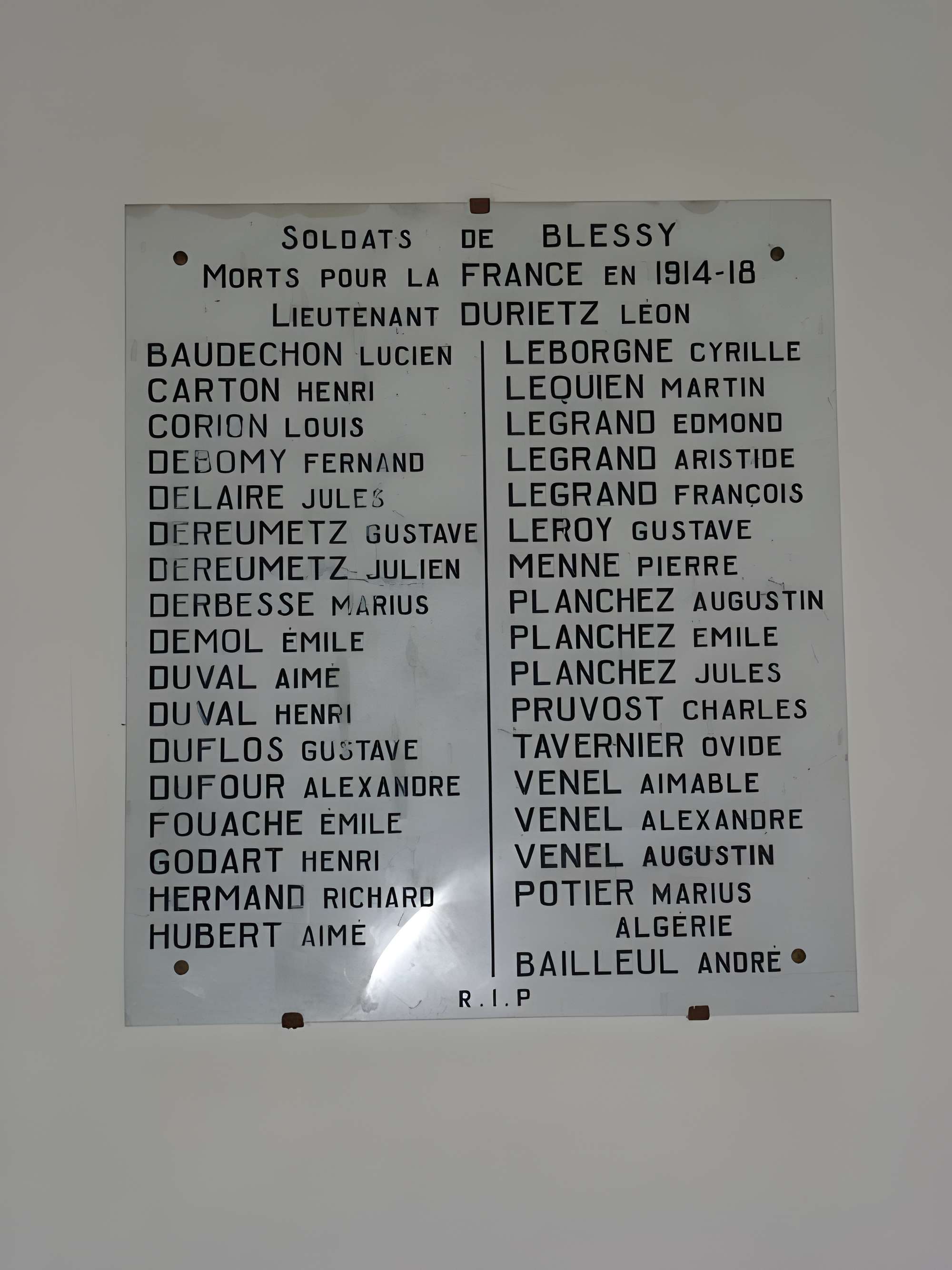 Bas-relief sculpté à la mémoire des soldats du 363e Régiment d'Infanterie