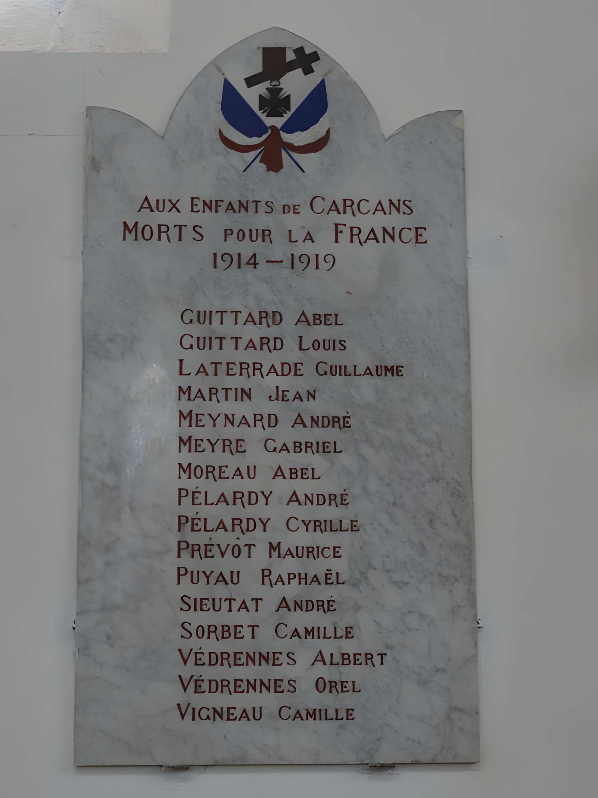 Bas-relief sculpté à la mémoire des soldats du 363e Régiment d'Infanterie