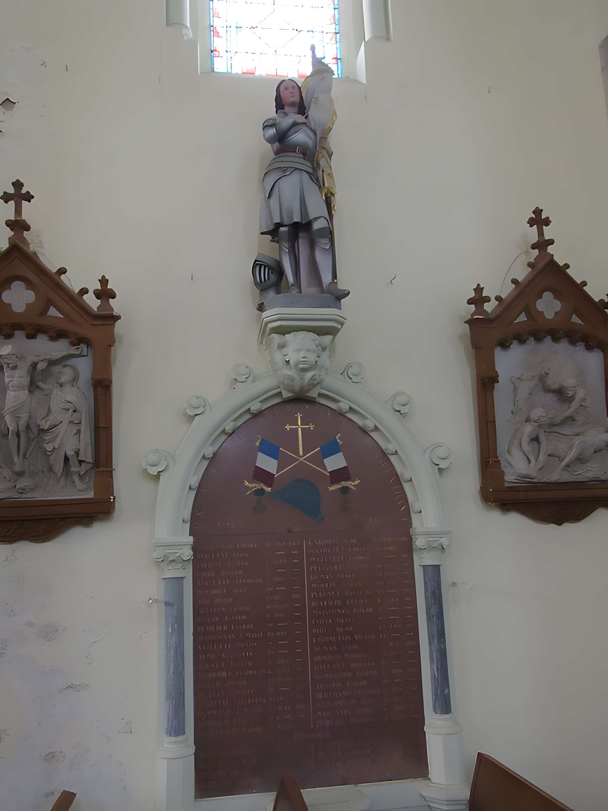 Bas-relief sculpté à la mémoire des soldats du 363e Régiment d'Infanterie
