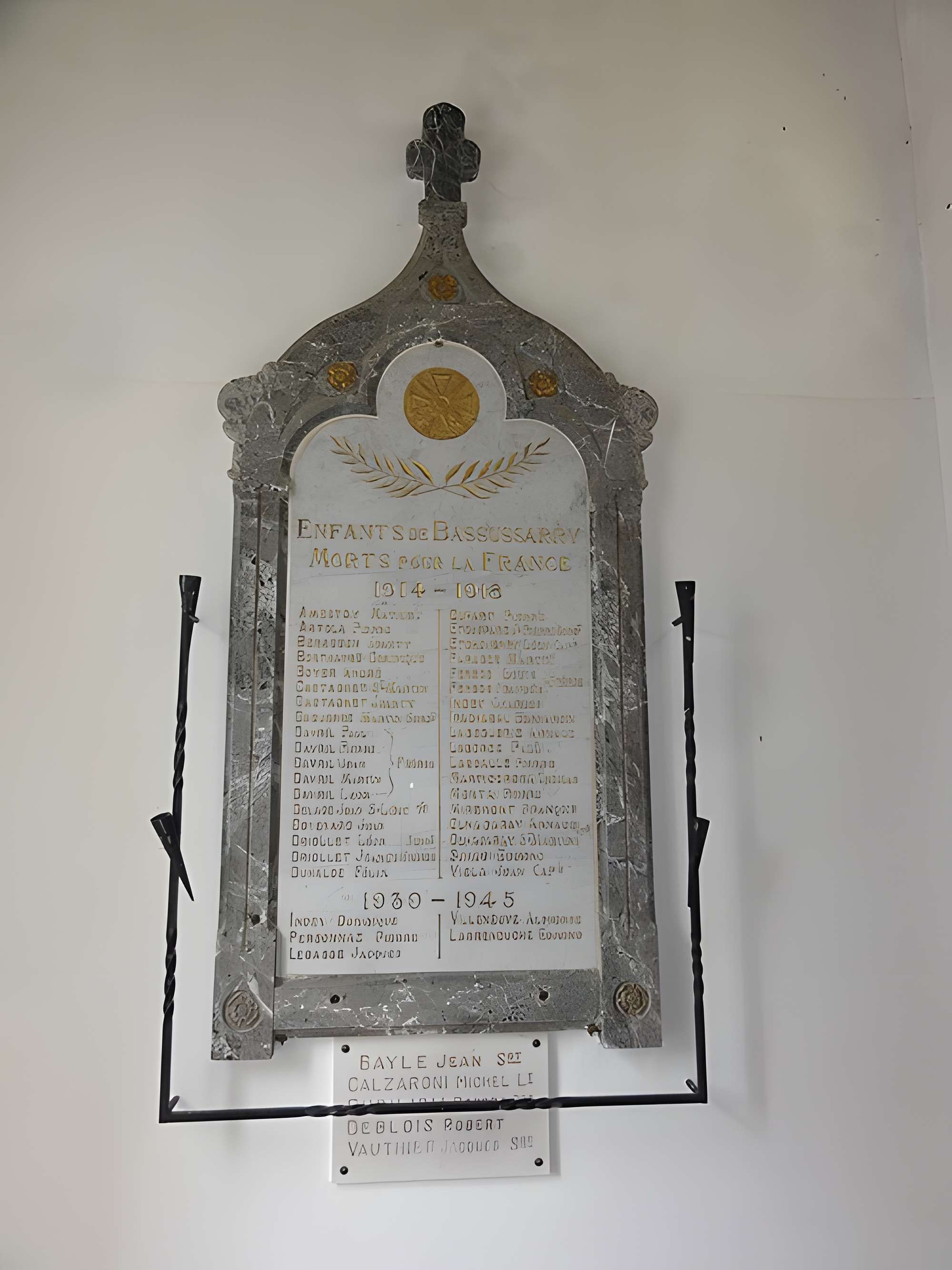 Bas-relief sculpté à la mémoire des soldats du 363e Régiment d'Infanterie