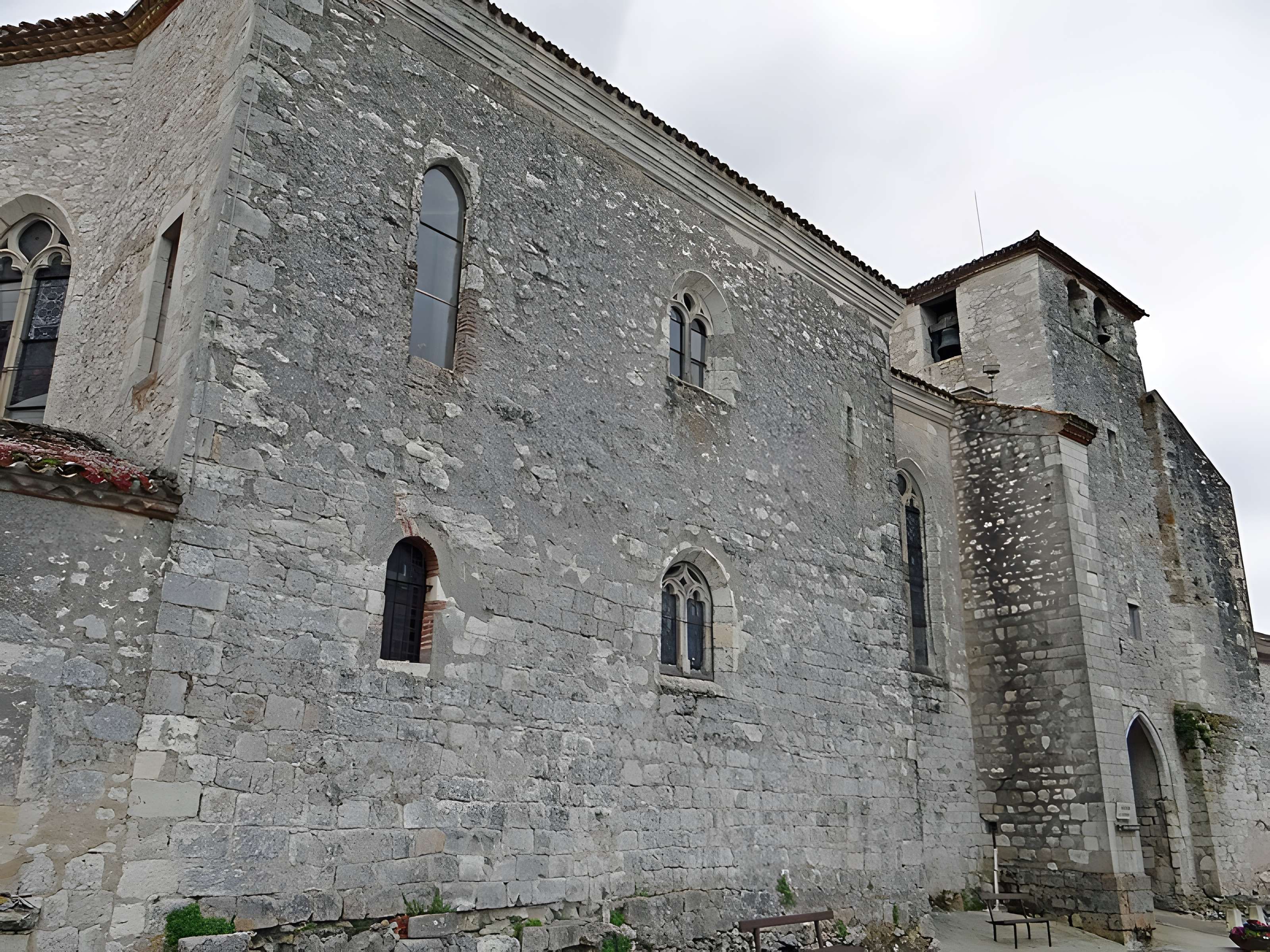 Église Saint-Nicolas de Pujols