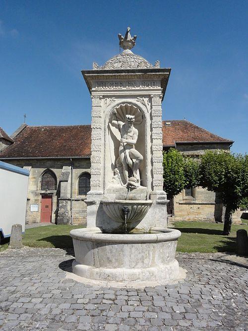 Fontaine située au sud de l'église