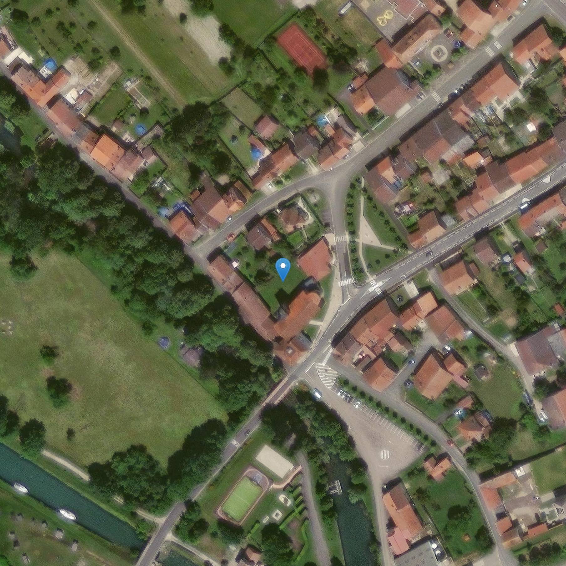 Photo de Cimetière entourant l'église