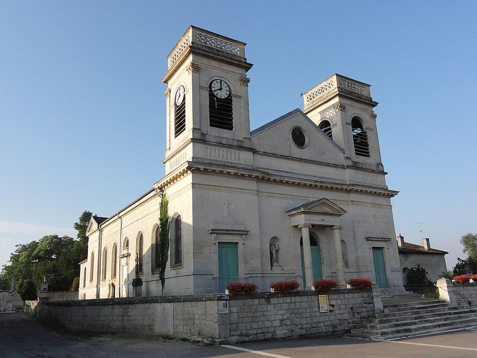 Cimetière désaffecté entourant l'église