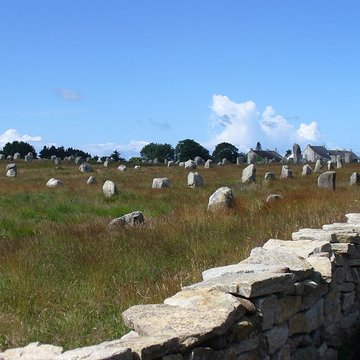 Six menhirs de lenceinte du Ménec