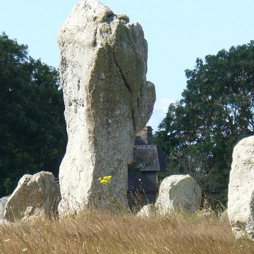 Six menhirs de lenceinte du Ménec