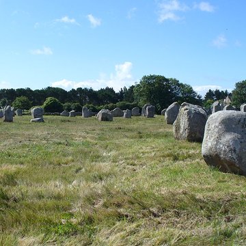 Six menhirs de lenceinte du Ménec