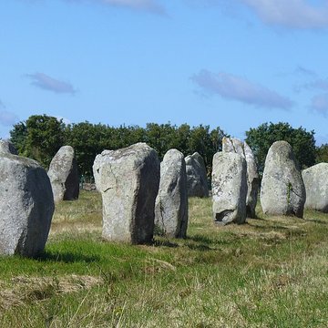 Six menhirs de lenceinte du Ménec