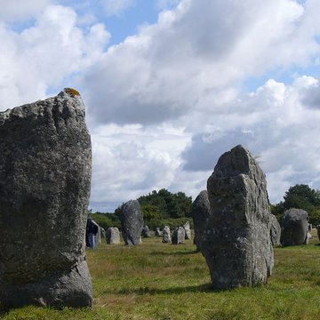 Six menhirs de lenceinte du Ménec