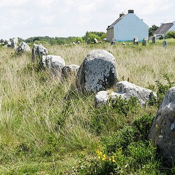 Six menhirs de lenceinte du Ménec