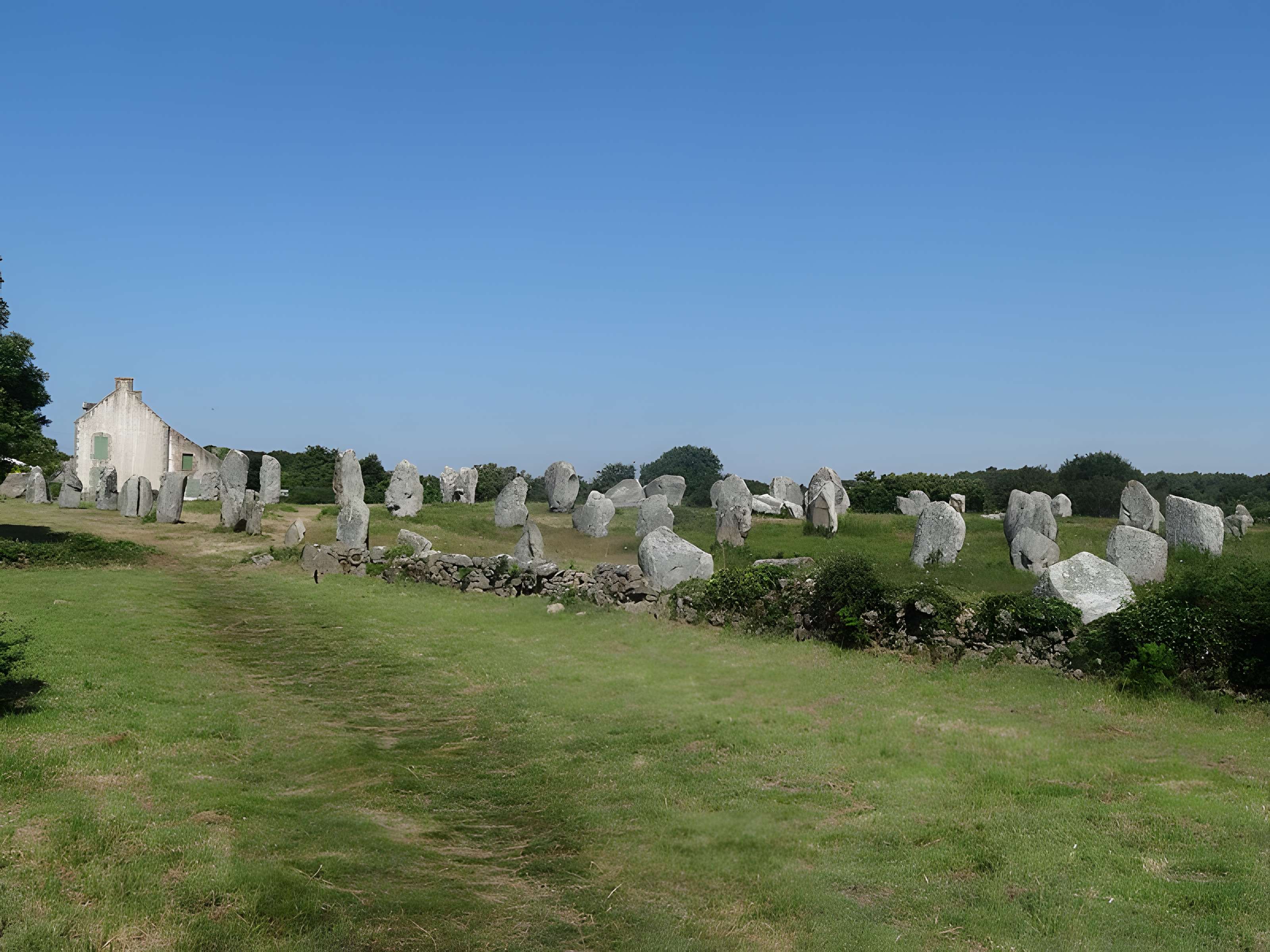Six menhirs de l'enceinte du Ménec