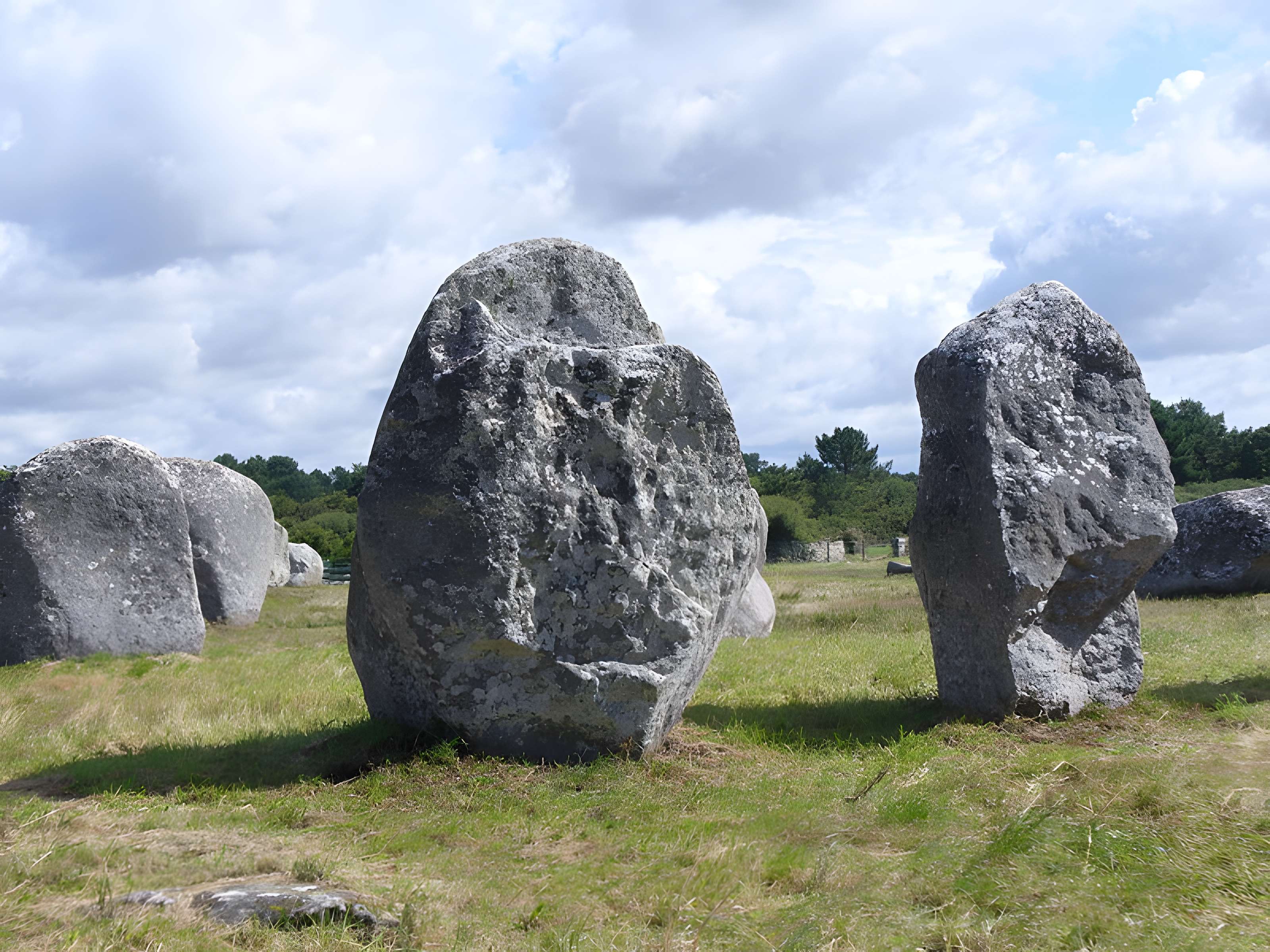 Six menhirs de l'enceinte du Ménec