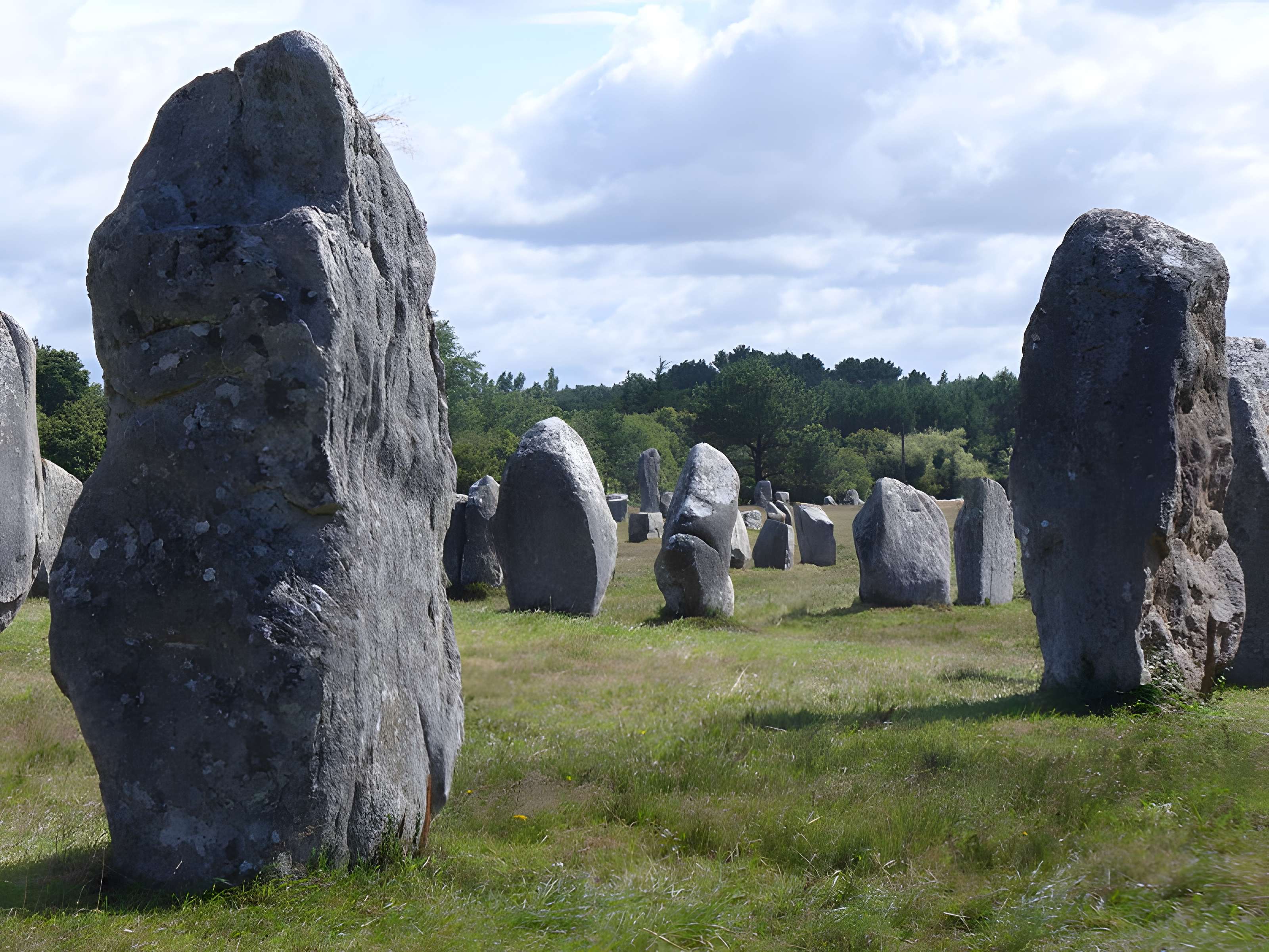 Six menhirs de l'enceinte du Ménec