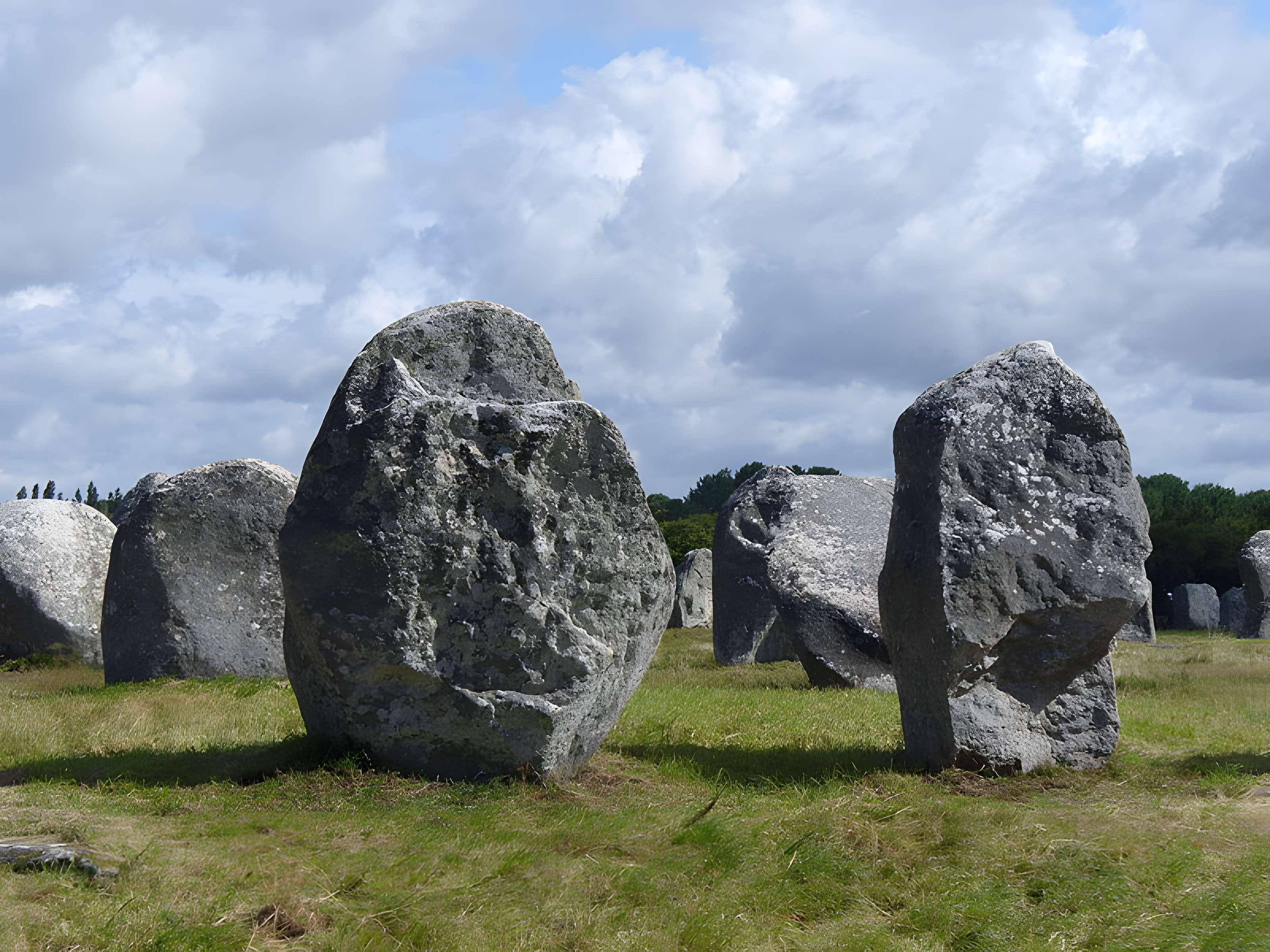 Six menhirs de l'enceinte du Ménec