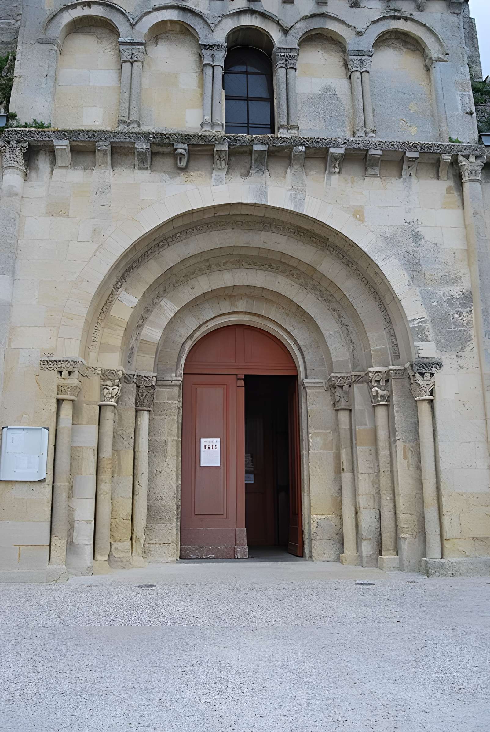 Église Saint-Pierre d'Ambarès-et-Lagrave