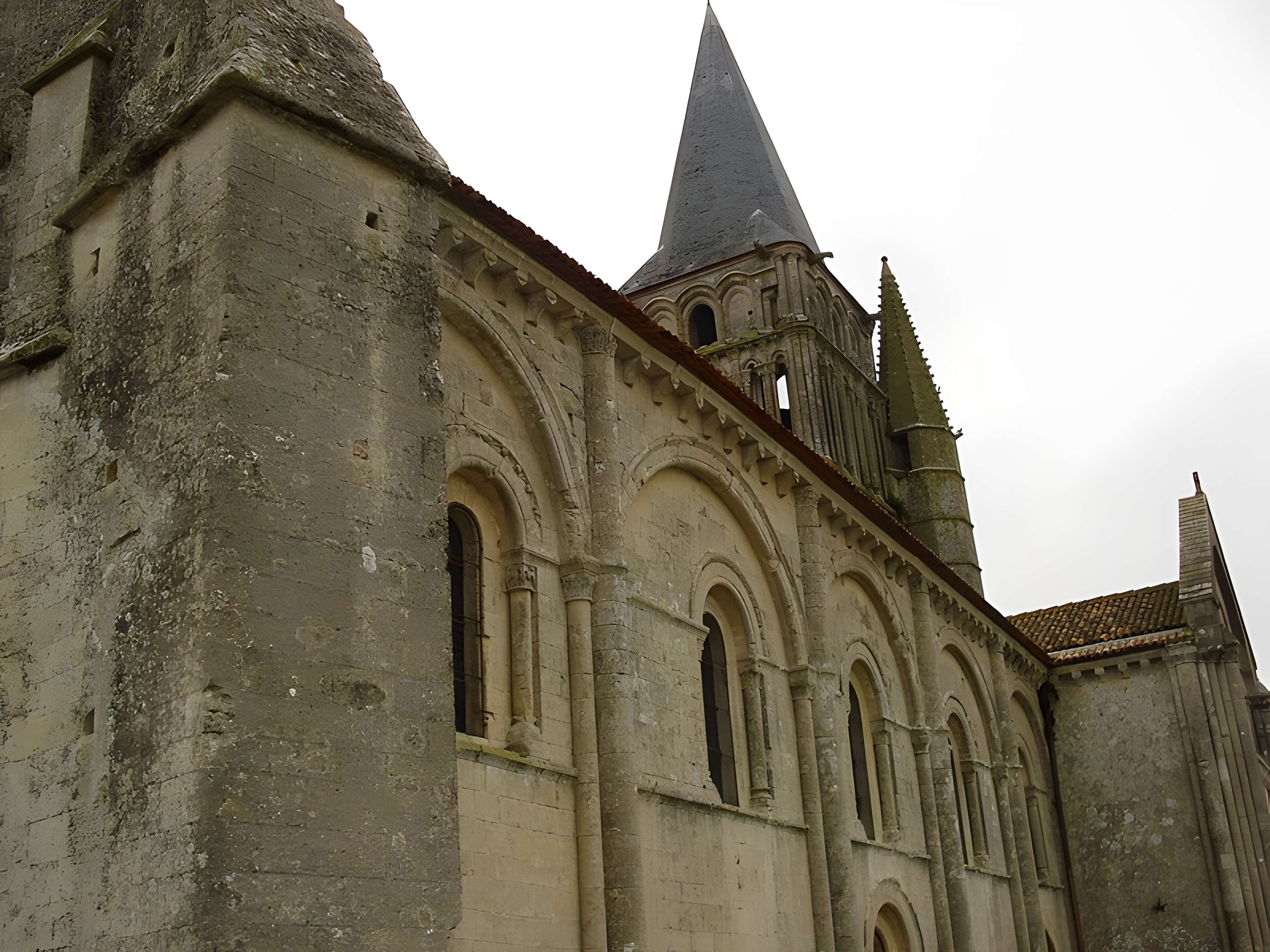 Église Saint-Pierre d'Aulnay