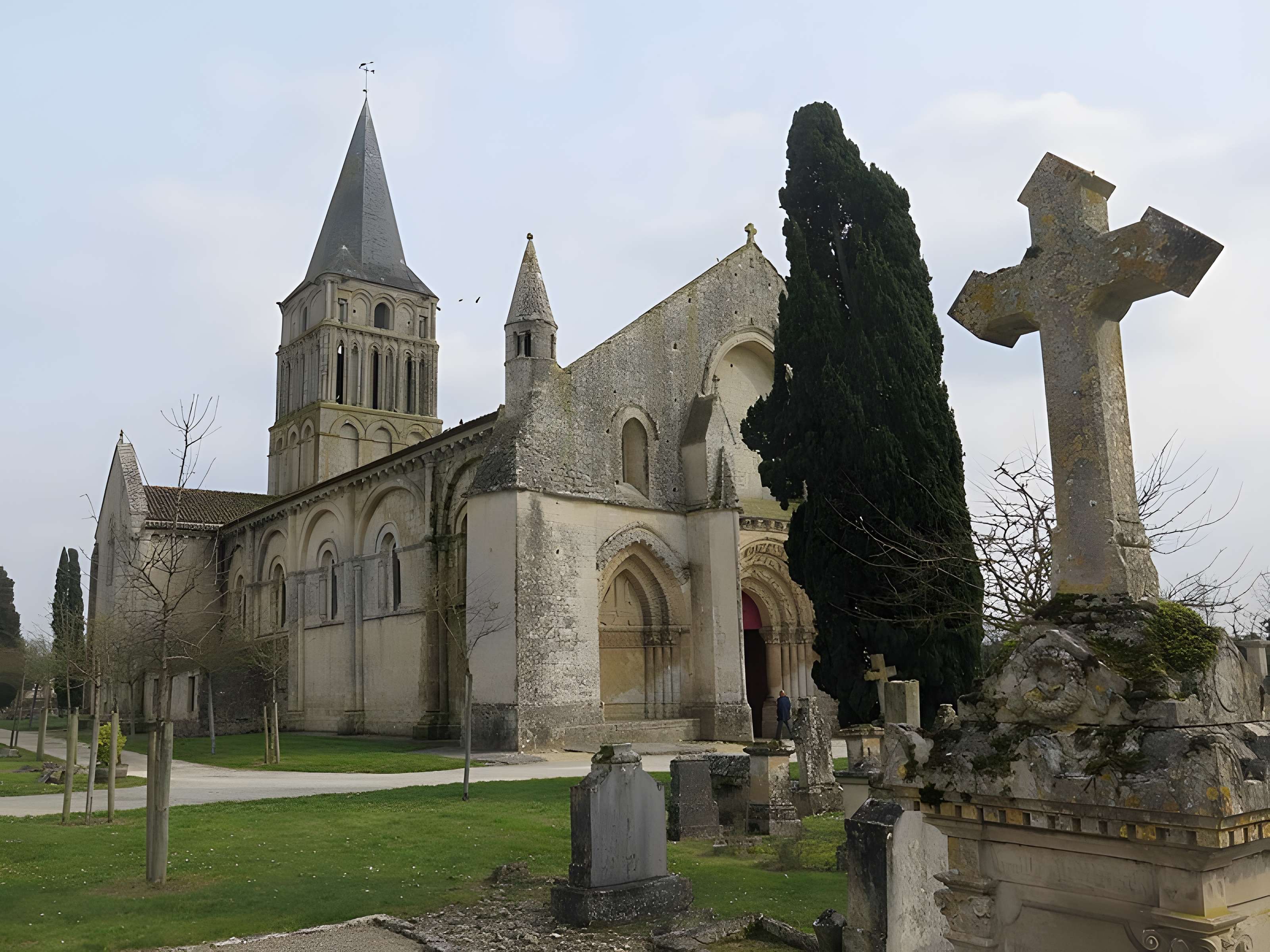 Église Saint-Pierre d'Aulnay