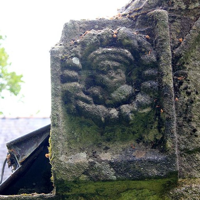 Photo de Chapelle Notre-Dame-de-Manéguen et fontaine