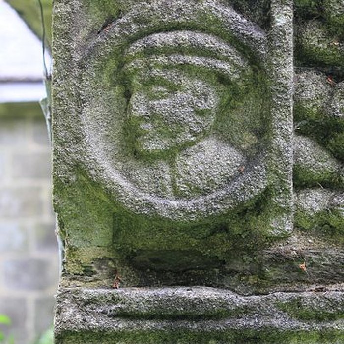 Photo de Chapelle Notre-Dame-de-Manéguen et fontaine