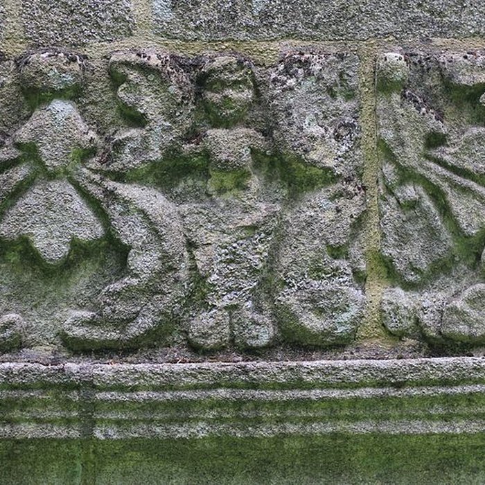 Photo de Chapelle Notre-Dame-de-Manéguen et fontaine