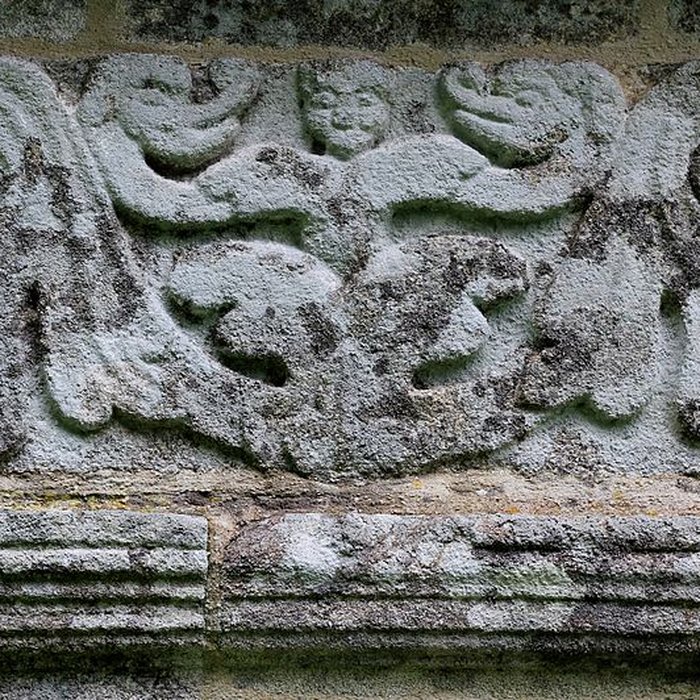 Photo de Chapelle Notre-Dame-de-Manéguen et fontaine