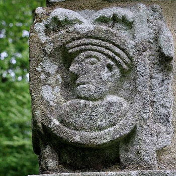 Photo de Chapelle Notre-Dame-de-Manéguen et fontaine
