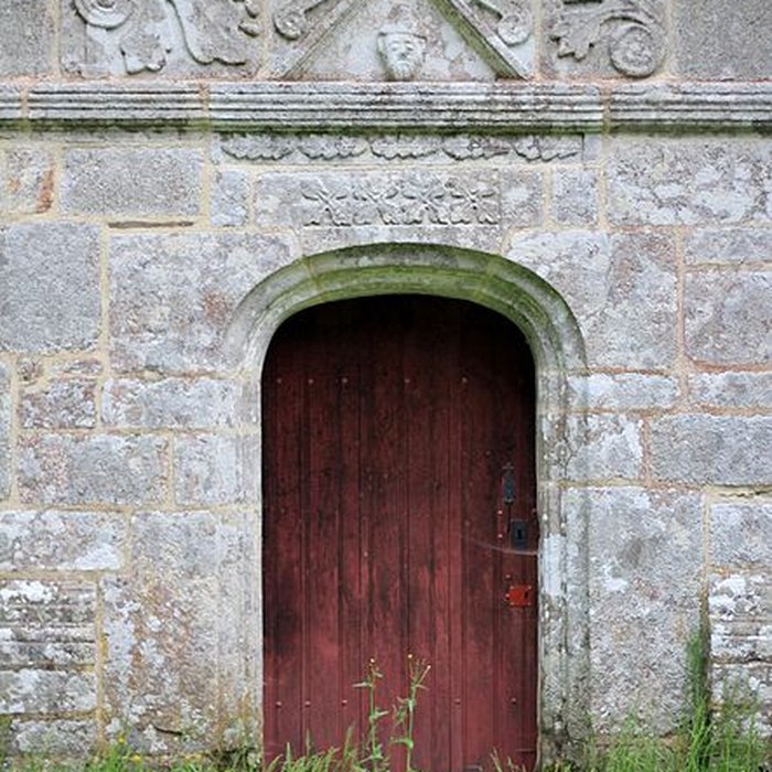 Photo de Chapelle Notre-Dame-de-Manéguen et fontaine