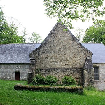 Chapelle Notre-Dame-de-Manéguen et fontaine