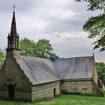 Chapelle Notre-Dame-de-Manéguen et fontaine