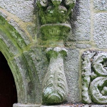 Chapelle Notre-Dame-de-Manéguen et fontaine