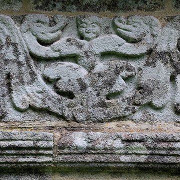 Chapelle Notre-Dame-de-Manéguen et fontaine